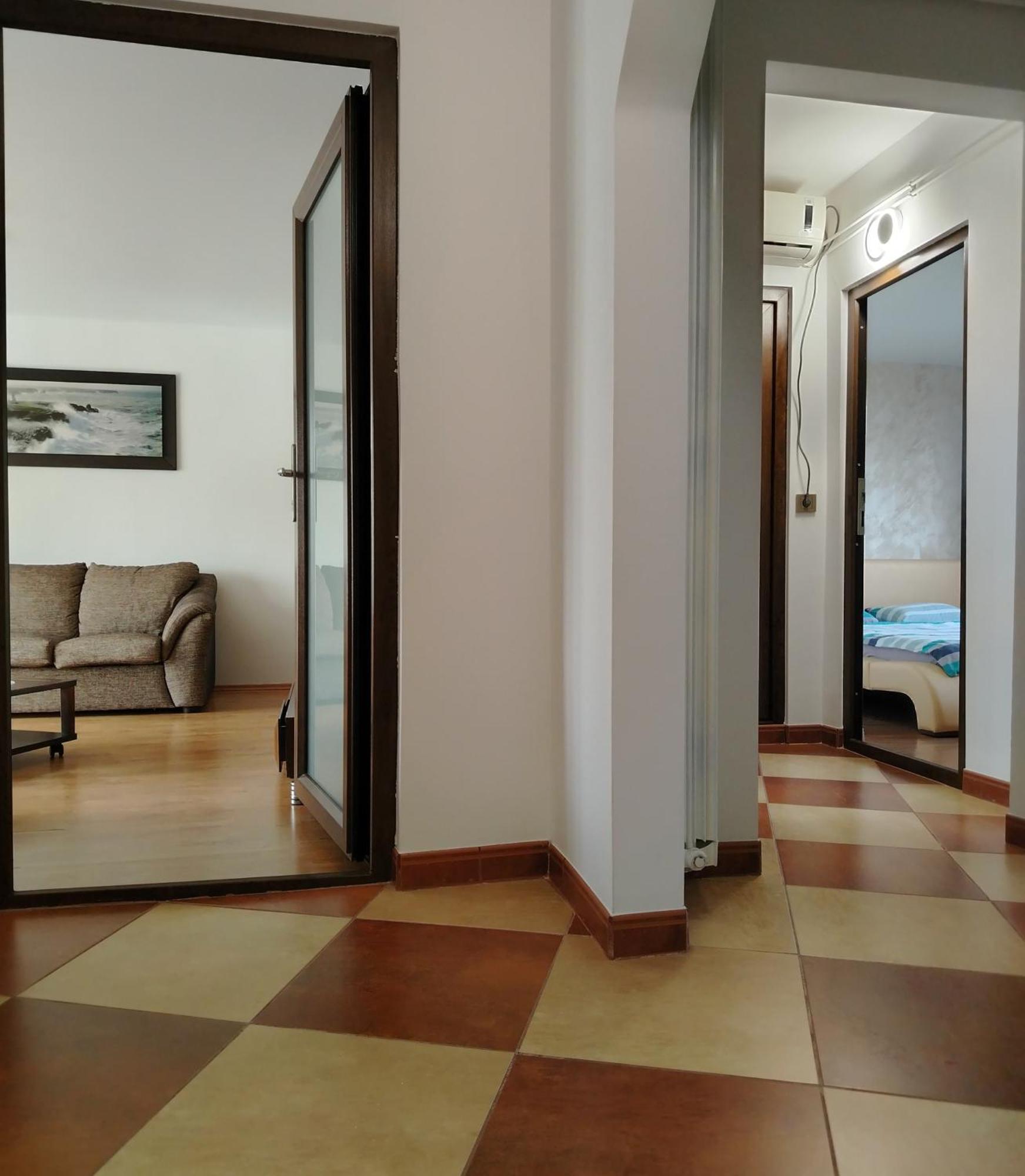 Arka Apartment Craiova Esterno foto